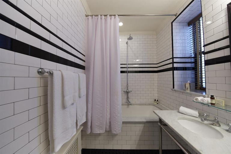 Bathroom 4, West Village Eurohostel, New York