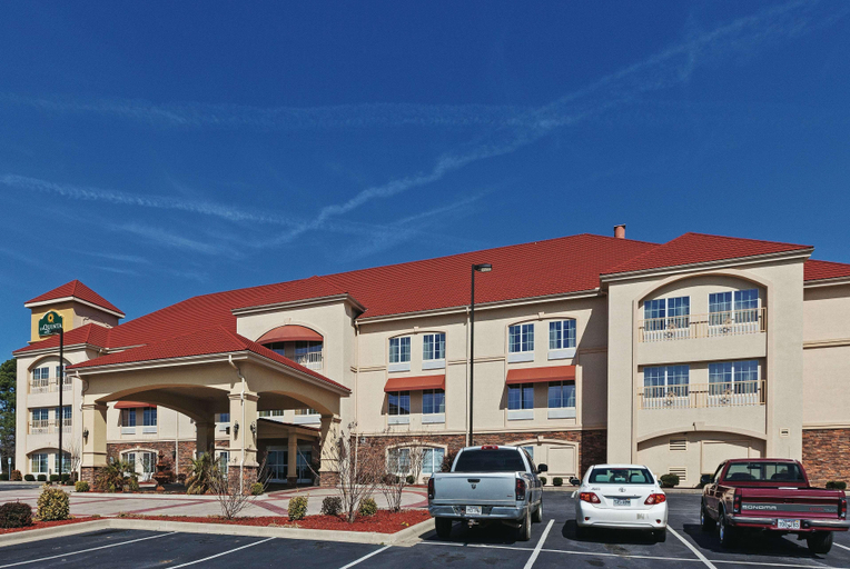 Exterior & Views 2, La Quinta Inn & Suites by Wyndham Searcy, White