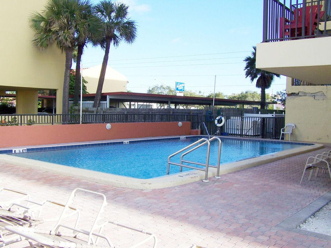 Sport & Beauty 1, Las Brisas Condominiums, Pinellas