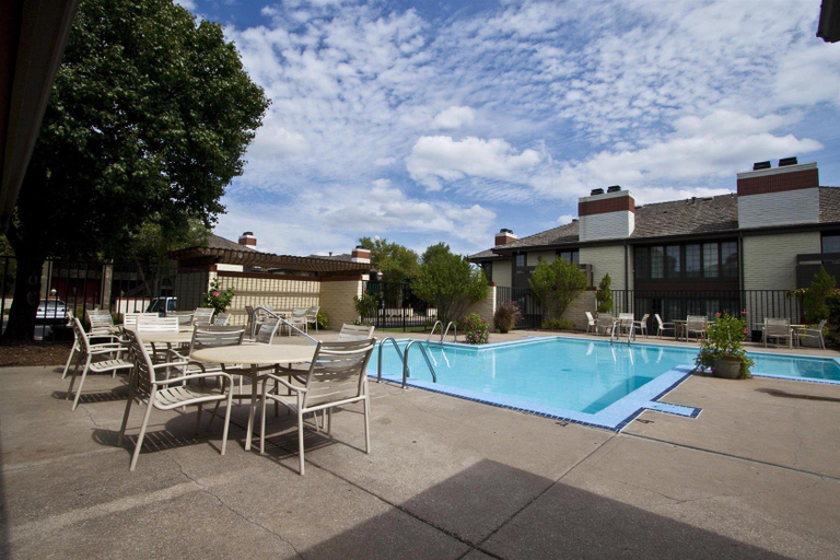 Sport & Beauty 4, The Inn at Tallgrass, Sedgwick