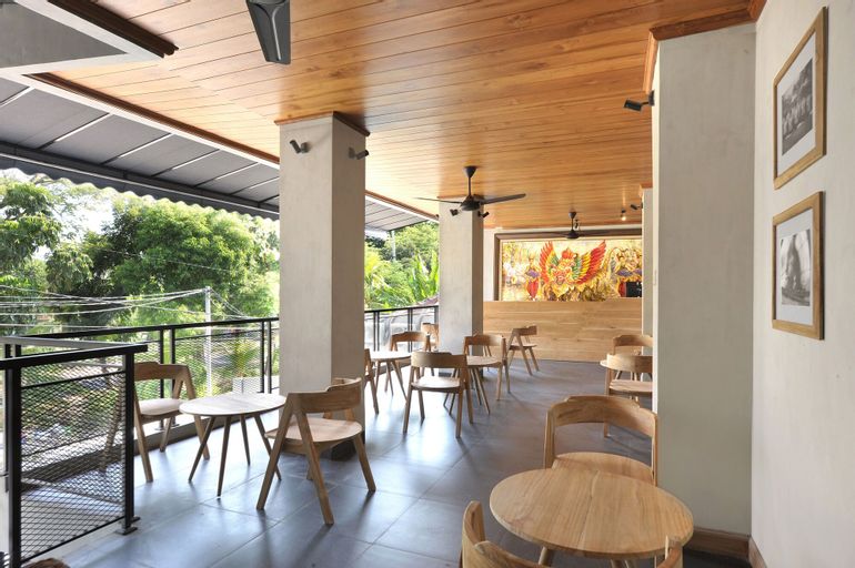 Arimbi Stay, Surabaya