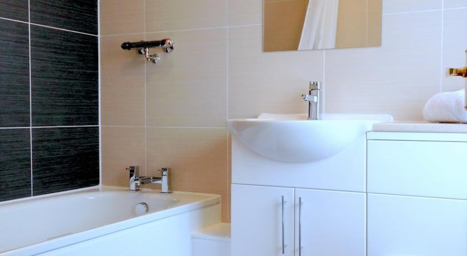 Bathroom 4, Ely House Hotel, Wolverhampton