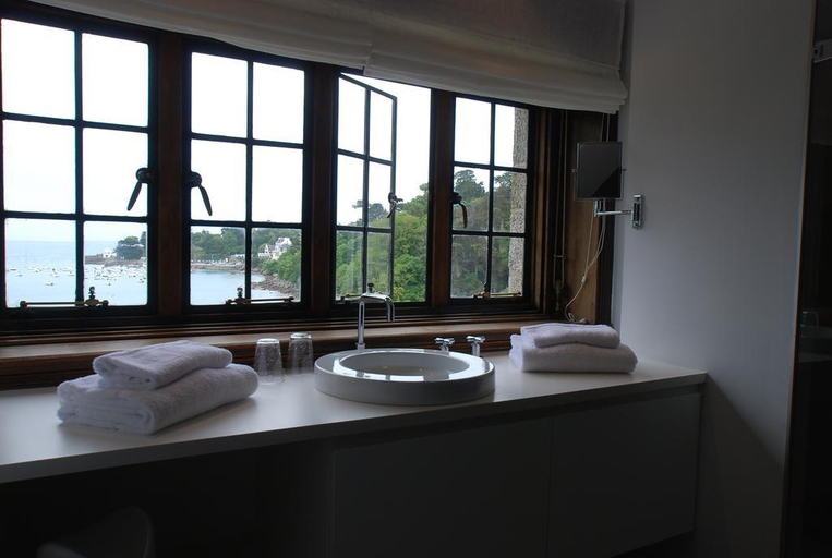 Bathroom, Manoir Dalmore, Finistère