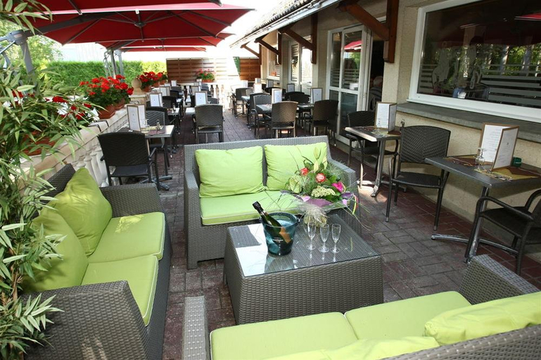 Public Area 2, Bagatelle, Marne
