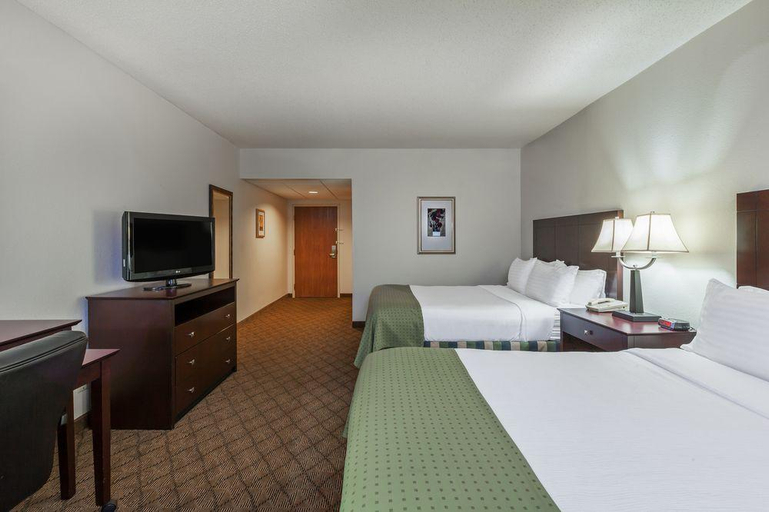 Bedroom 2, Holiday Inn SPRINGDALE/FAYETTEVILLE AREA by IHG, Washington