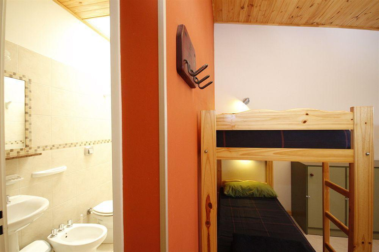 Bathroom 4, El Gualicho Hostel, Biedma