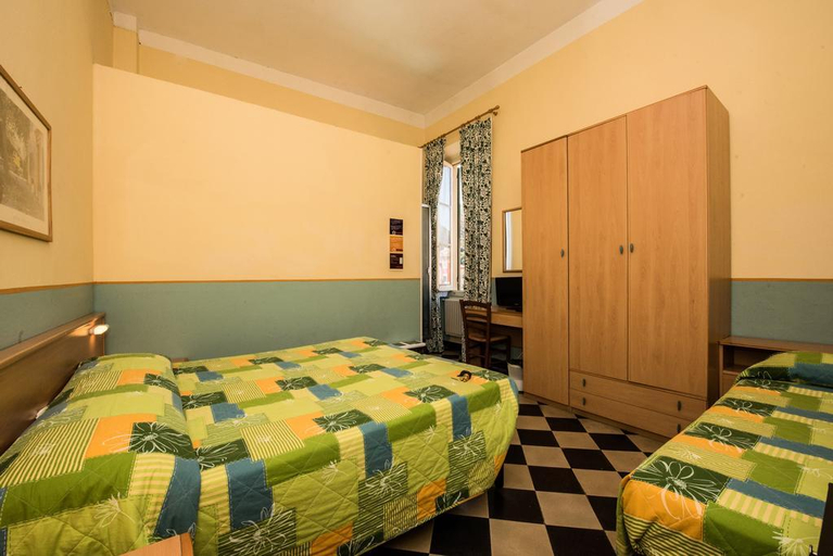 Bedroom 3, Hotel Florenz, Savona