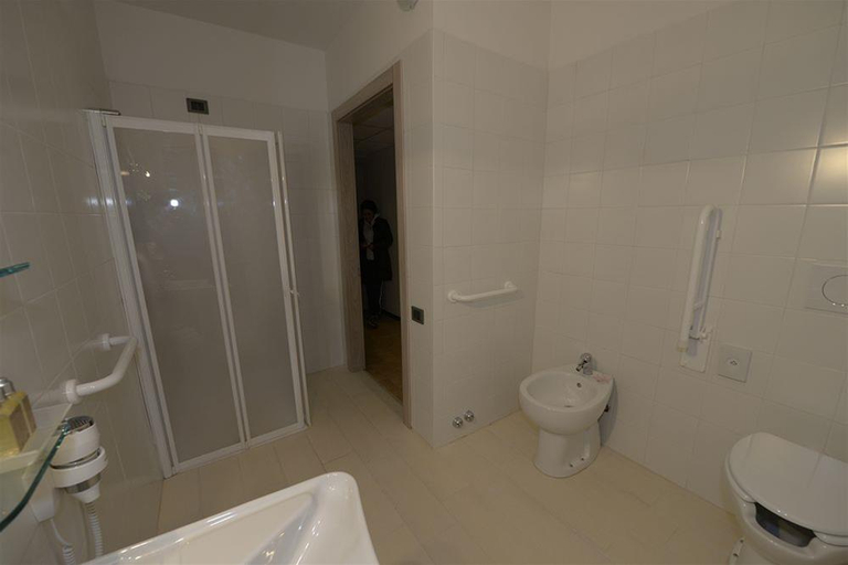Bathroom 5, Hotel San Benedetto, Verona