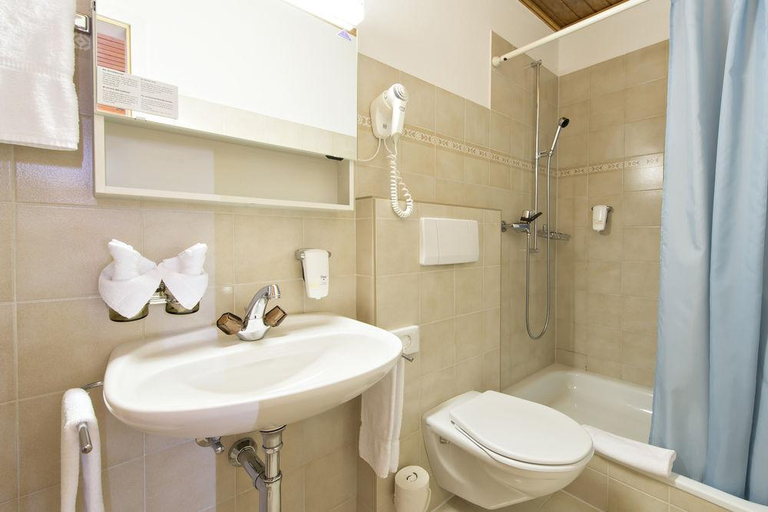 Bathroom, Randolins, Maloja