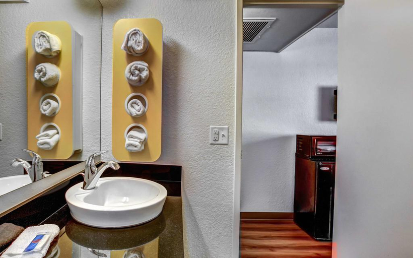 Bathroom 3, Motel 6 Medford, OR, Jackson