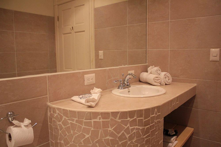 Bathroom 4, Hotel Luisiana, Santa Ana