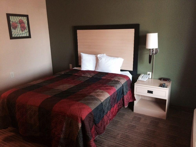 Bedroom 3, HomeTowne Studios by Red Roof Raleigh - Durham, Durham