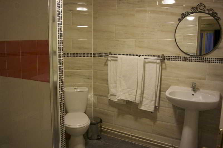 Bathroom 4, Grand Hotel de Clermont, Paris