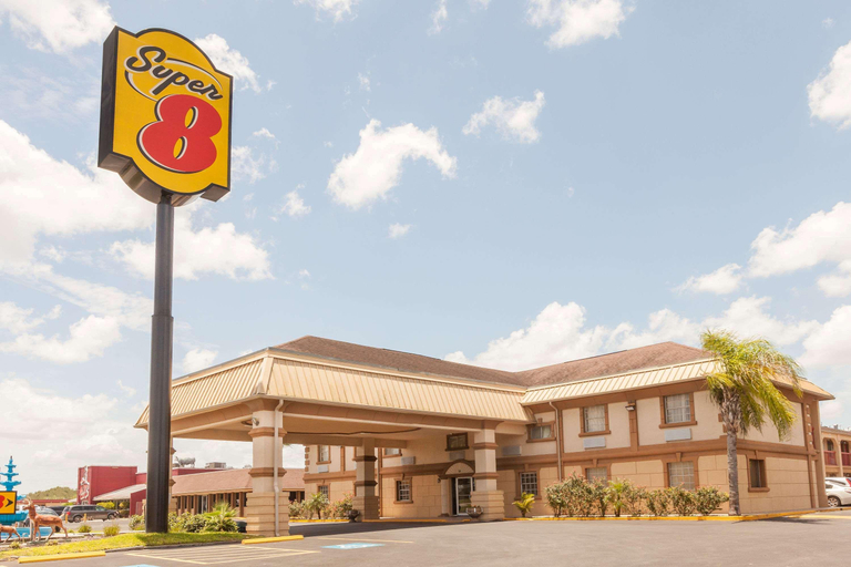 Exterior & Views 2, Super 8 by Wyndham Kingsville, Kleberg