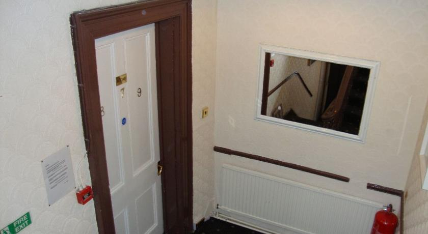 Bathroom 4, Tony's House Hotel, London