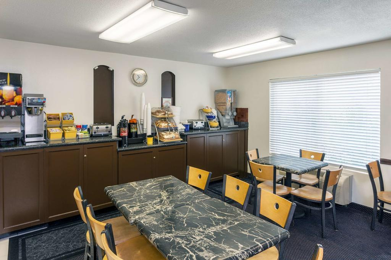 Food & Drinks 5, Motel 6 Fountain Valley- Huntington Beach Area, Orange