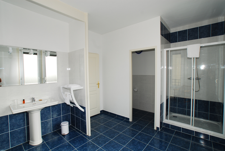 Bathroom 4, Originals Boutique Htl Terminus Bourg-en-Bresse, Ain
