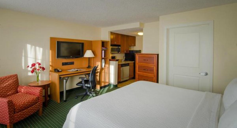 Bedroom 3, TownePlace Suites Baltimore BWI Airport, Anne Arundel