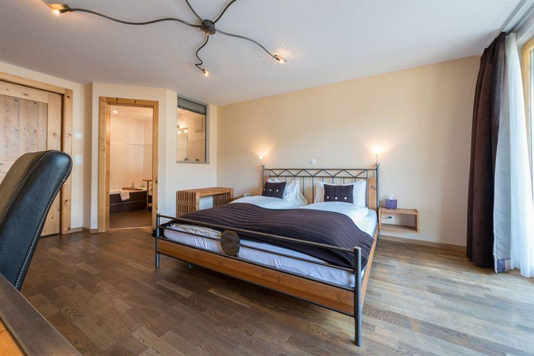 Bedroom 2, Alpenlodge, Hotel, Visp