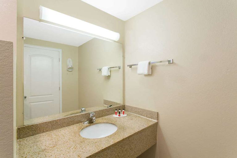 Bathroom 4, Spark By Hilton Rock Springs, Sweetwater