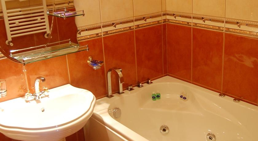 Bathroom, Millenium Palace Bitola