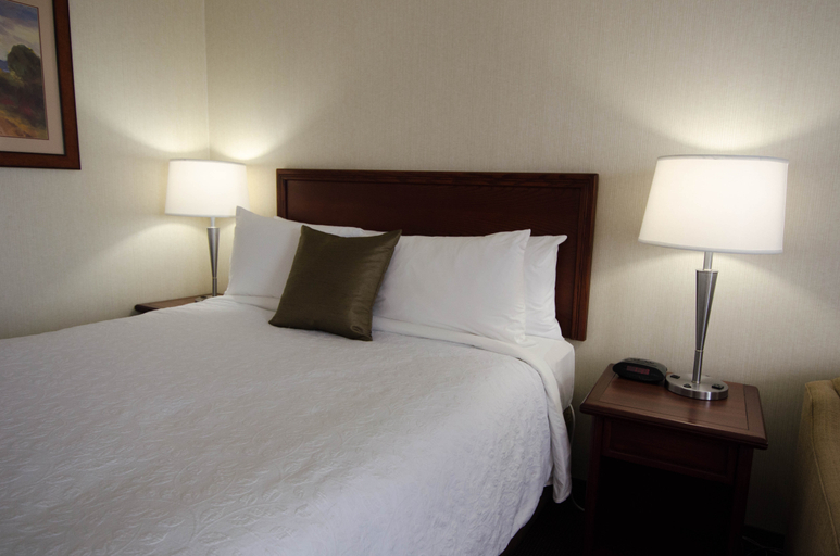 Bedroom 3, Hotel WelcomINNS Montreal-Boucherville, Lajemmerais