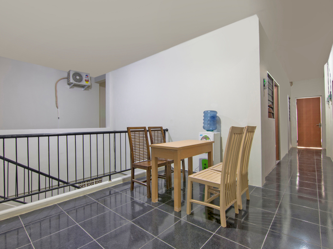 Public Area 5, OYO Life 2834 Kost Milan Venesia, Semarang