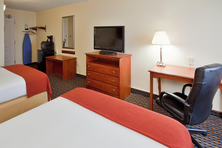 Bedroom 3, Holiday Inn Express Jacksonville, Onslow