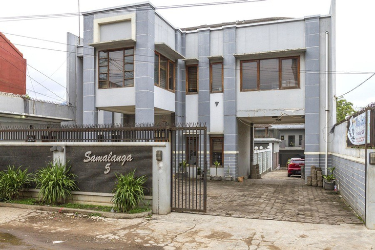 RedDoorz near Jatinangor Town Square, Sumedang