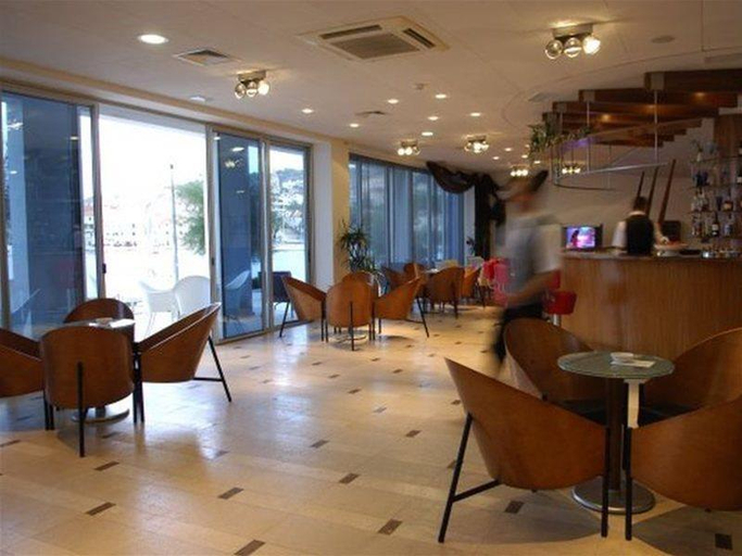Public Area 2, Pastura, Postira