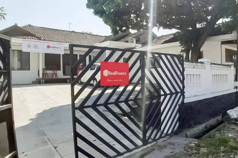 RedDoorz Syariah @ Jl Raya Sukabumi, Sukabumi