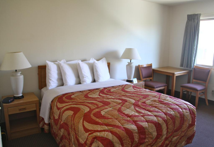 Bedroom 3, Aladdin Inn & Suites, Multnomah
