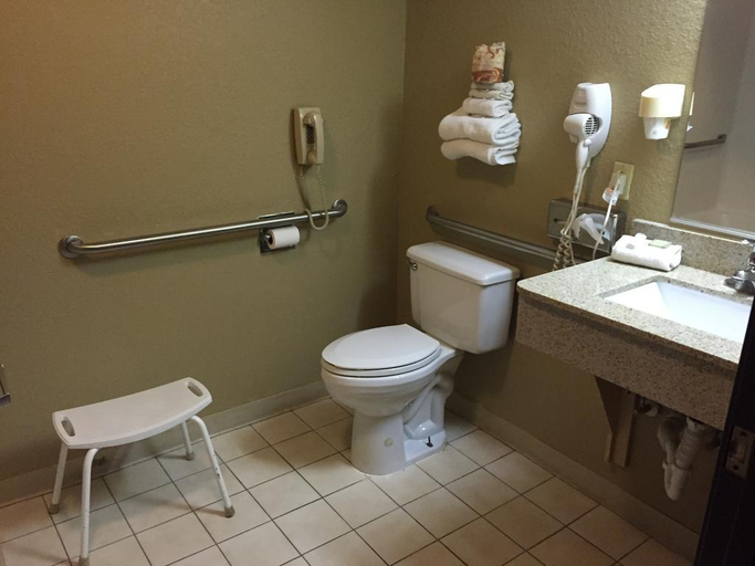 Bathroom 4, Express Inn Parsons, Labette