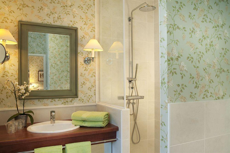 Bathroom 3, Gradlon, Finistère