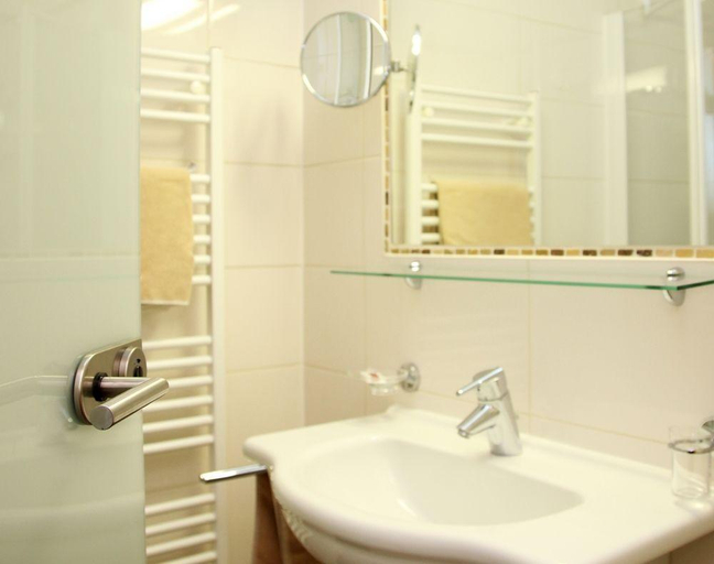 Bathroom 5, Tinschert, Perg