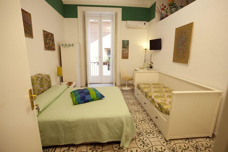 Bedroom 3, Platamon, Napoli