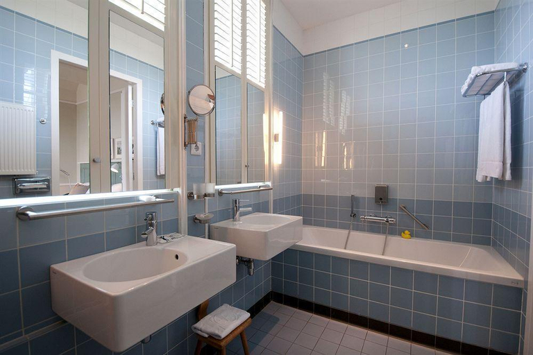 Bathroom 5, Villa Augustus, Dordrecht
