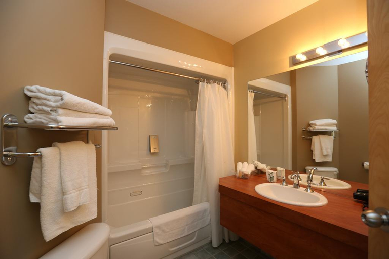 Bathroom, Auberge des Battures, Le Fjord-du-Saguenay