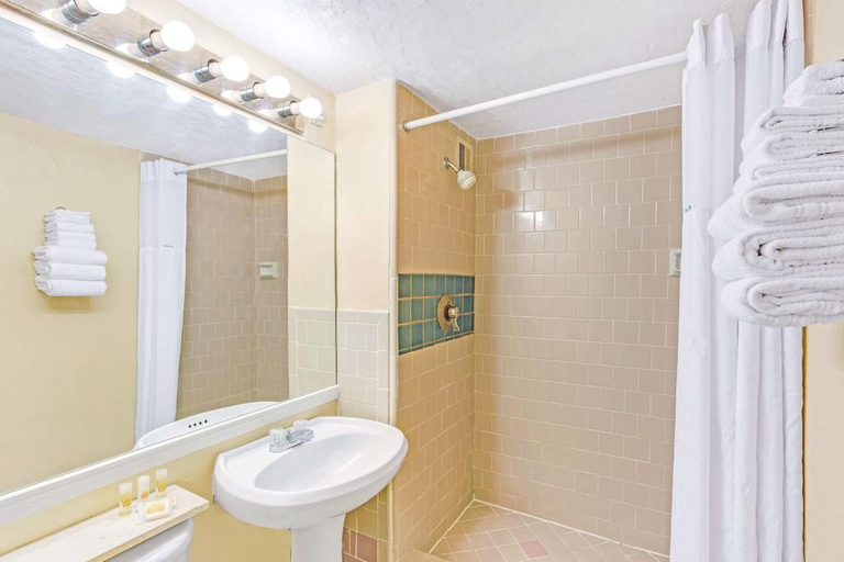 Bathroom 4, Red Lion Inn & Suites Tucson Downtown, Pima