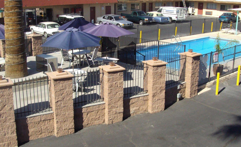 Public Area 3, DESERT HILLS MOTEL, Clark