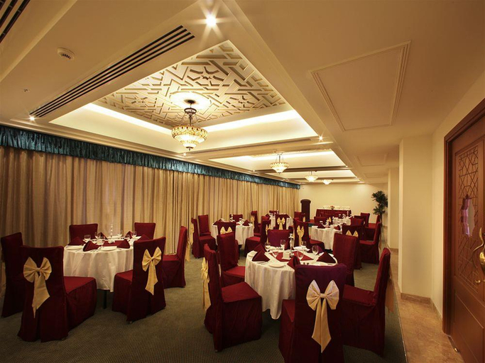 Food & Drinks 5, Platinum Hotel, Bausher