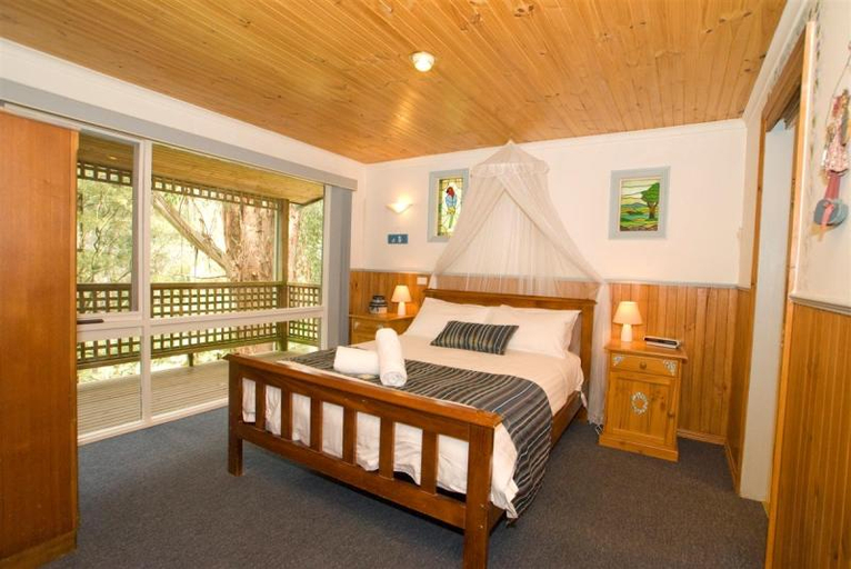 Bedroom 3, Hill 'N' Dale Farm Cottages, Yarra Ranges - North
