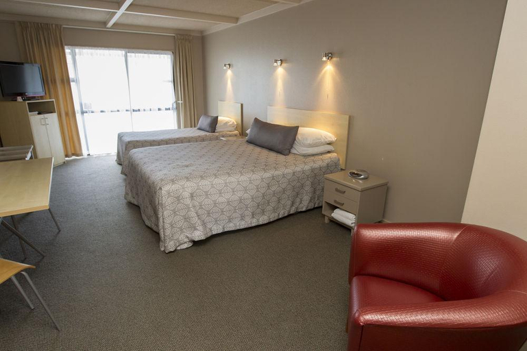Bedroom 2, Aspen Manor Motel, Hamilton