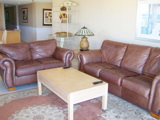 Public Area 3, Las Brisas Condominiums, Pinellas