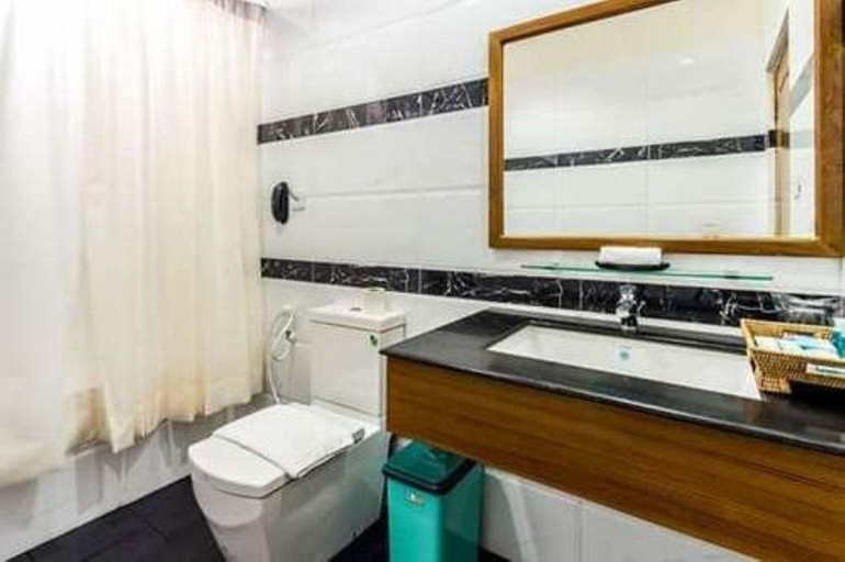 Bathroom 4, Hotel 7 Mile, Yangon