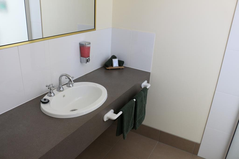 Bathroom 4, Bendigo Haymarket Motor Inn, Gr. Bendigo - Central