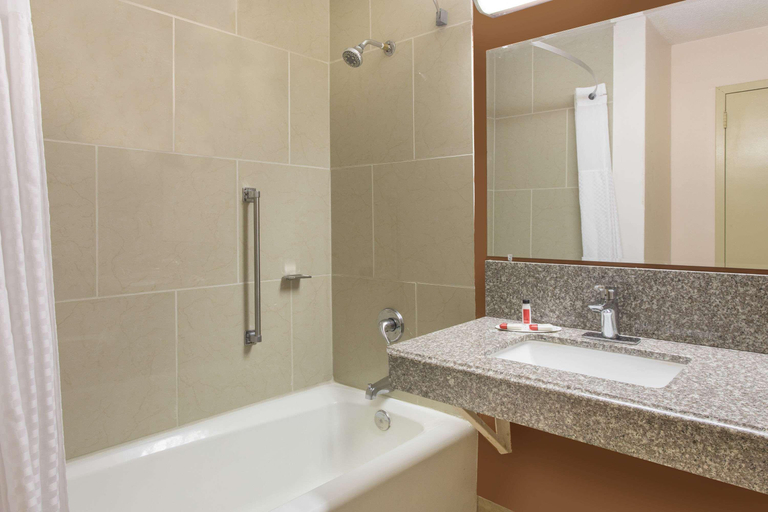 Bathroom 4, La Quinta Inn & Suites By Wyndham Myrtle Beach, Horry