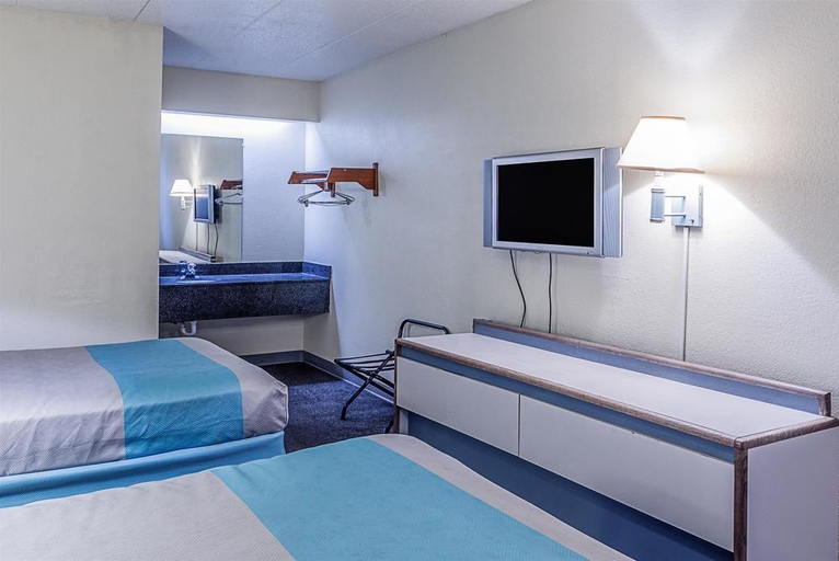 Bedroom 3, Motel 6 Saginaw - Frankenmuth, Saginaw