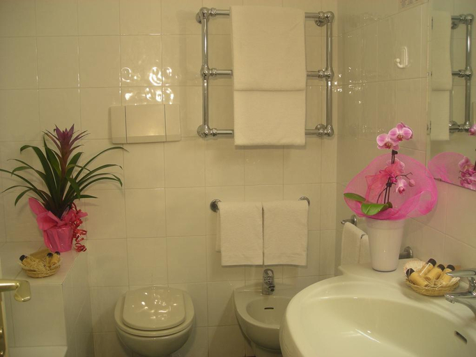 Bathroom 5, Hotel L'Approdo, Grosseto
