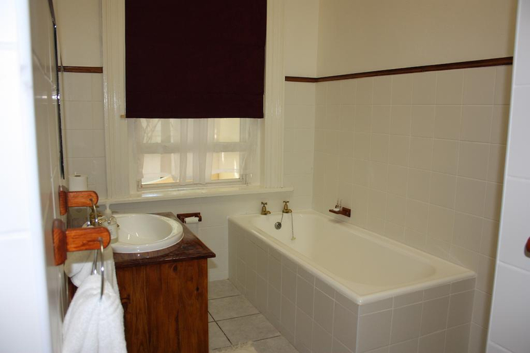 Bathroom 3, Karoopark Guest House, Cacadu